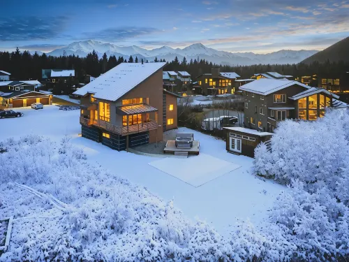 Alaska Slopes | Hot Tub, Gym & Guest House