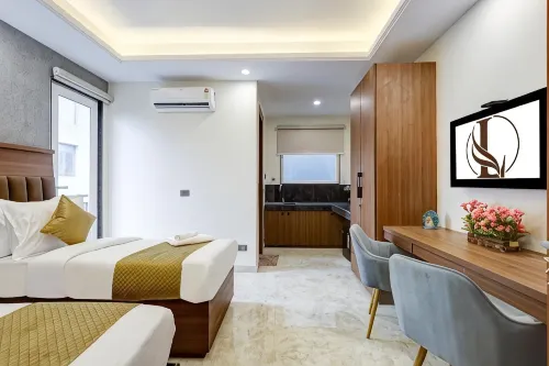 Limewood Stay Premium Studios - Near Sector 29