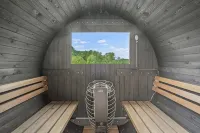Luxury Airstream Palmera Unit 2 of 6, On-Site Hiking, Private Hot Tub and Sauna