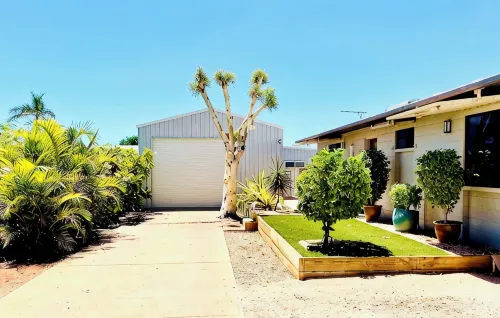 Cosy 2 bedroom cottage in quiet area close to shops and restaurants - 4-Star