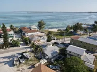 Cozy 2-bedroom apartment in delightful Bimini with WiFi, AC - Homestays