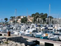 Facing the port, lovely studio on raised ground floor with large terrace, panoramic view - 2-Star