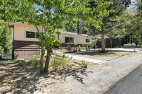 Charming 3-bedroom cabin with AC, WiFi in serene Idyllwild-Pine Cove