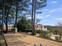 Detached 2-Bedroom House with Private Garden and Terrace. Quiet Location and Pool Hotels in Pertuis