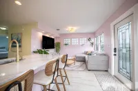 Tropical Treetop Hideaway Just a Short Walk to Beach - Apartments