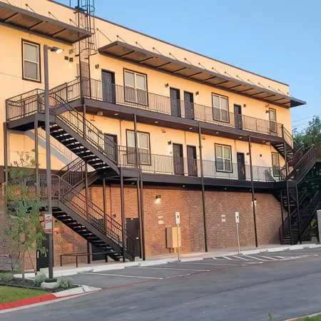 Charming 2-Bedroom Apartment in Downtown Manor