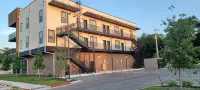 Charming 2-Bedroom Apartment in Downtown Manor
