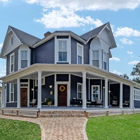 Luxury Downtown with Parking Near Wec Springs, Forest and Santos Trailhead