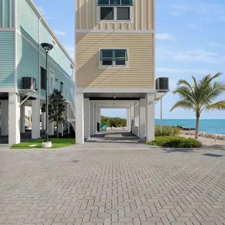 Pet Friendly 2Br/2BA Steps from the Water’s Edge with Unparalleled Sunrises
