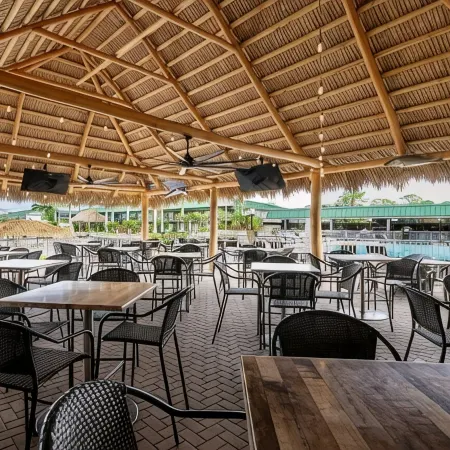 Premier Waterfront Room, Tiki Bar & Grill, Live Music, Pool, Gym, Kitchenette
