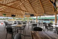 Premier Waterfront Room, Tiki Bar & Grill, Live Music, Pool, Gym, Kitchenette