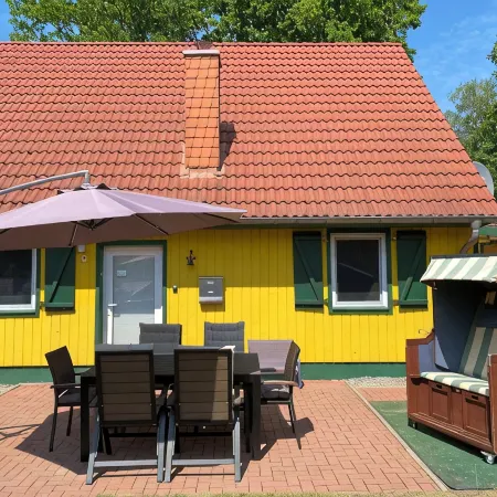 Cozy Vacation Home for Families w. Dog, Fenced, Fireplace, 200m to Lake Plau