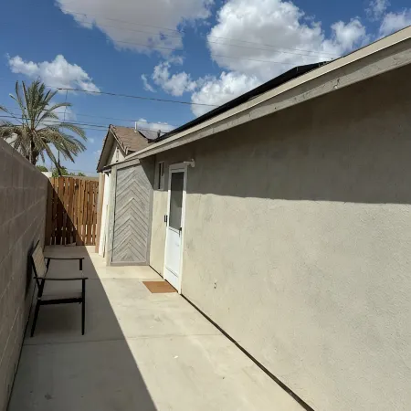 Perfect one bedroom one bath Casita in Central Yuma, has everything you need.