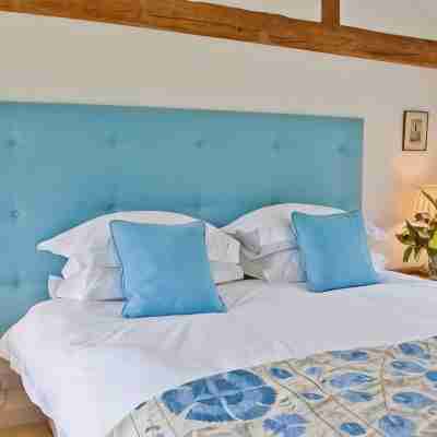 Priory Barn - ideal for large family groups. Sleeps 8/9 adults plus 3 children Rooms