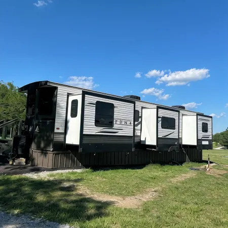Luxury Camper With All The Amenities!