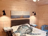 Charming Red Surry Cabin close to Acadia National Park and Bar Harbor Hotele w: Surry
