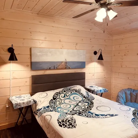 Charming Red Surry Cabin close to Acadia National Park and Bar Harbor