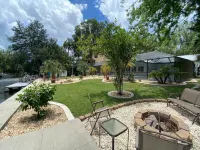 Waterfront Paradise w dock, large patio, lanai, pool, hot tub! Bring your boat! - 3つ星
