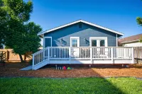 Family Retreat in the Village - Yard & Patio - 民泊