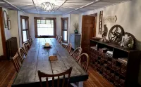Hot Tub - 7 bedrooms - 5 minutes from Okemo Ski - enchanting 200 year old VT inn