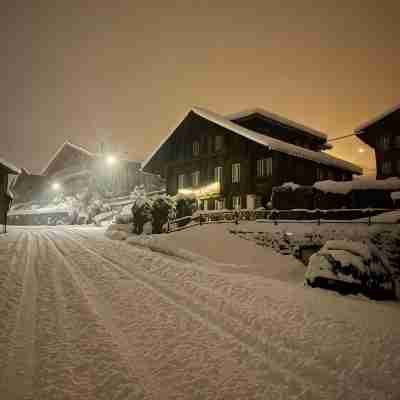 Comfortable 4-bedroom apartment near the mountain railroads Hotel Exterior