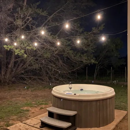 Magnolia Farmhouse at Lost Creek/Hot Tub🍷/Close to Downtown!