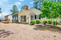 Sea Glass Beach House!  Large sand beach, dock and hot tub! Pets welcome! - ビーチサイド