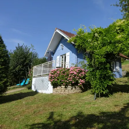 3-star gîte, green setting, close to shops, free WiFi