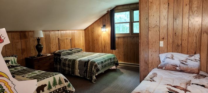 Peaceful Updated Ski Chalet across the street from Ski Brule Mountain -LEFT Side Hoteles en Condado de Iron