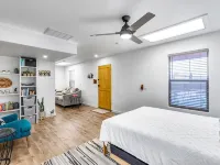 Phoenix Desert Retreat-Family-friendly, 3 beds, Pool, AC, and WIFI Hotels in New River