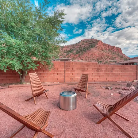 Private hot tub! Pool/Spa! 2 King Beds! Bunk Room! Sleeps 10! Pickleball! Gym!