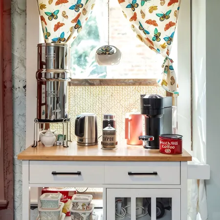 Queen City Hideaway - walk downtown, newly reno, classic, and cozy with views!