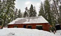 Spacious Steiner Cabin on quiet street and stream. - 3つ星