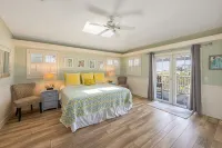 "Walk On The Beach " house~3 bed, heated pool, 3min walk to the Bean Point Beach - Private Pool