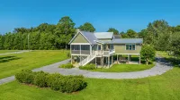 BENNETT’S POINT BUNGALOW ON DEEP WATER WITH PRIVATE DOCK ACCESS