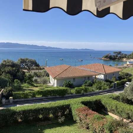 Duplex terrace with sea view 3 minutes' walk from the most beautiful beaches