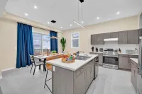 22min drive to Niagara. Sleeps 10. 1GB. 5 Bd/4 Bth