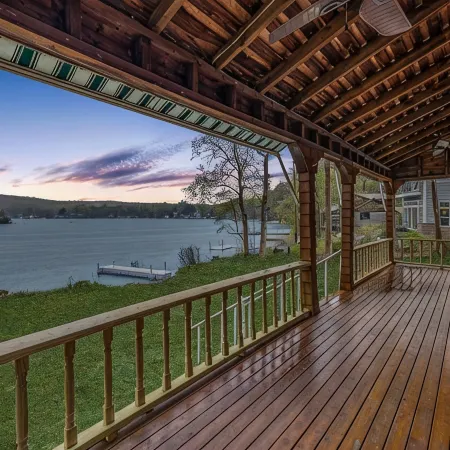Escape to your lakeside paradise