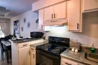Chic & Cozy 2 bedroom/1 bathroom - RATED BEST