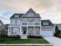 Luxurious 5-Bed Retreat: Steps to Pools & Sports Center, Near Beaches & Dining - 5 звезд