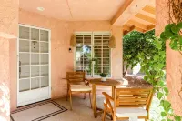 Coastal Chic 3 Bdrm House w/ Brand New SALTWATER Pool - Walk to Tennis Garden - Wifi