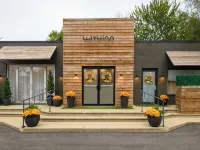 Escape WithInn-Relaxation Centrally Located to Beaches and Walkable Restaurants Hotels in Chikaming Township