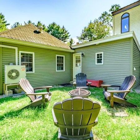 Cheerful Single Level Home w/ Shared Beach on Sebago Lake!