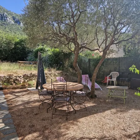 Charming T1 of 30 m² on the ground floor of villa