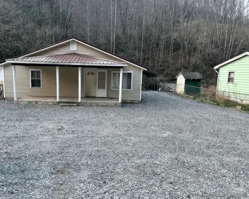 Papa Bear's Den!The perfect location to visit the trails” Hotels in Logan County