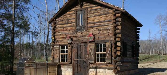 Cabin on Pond and Vineyard next to Aging Cave Hotels in Orange County