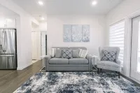 Beautiful Master Suite & Full Kitchen in New Home - Boutique