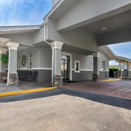 Quality Inn & Suites Greenville - Haywood Mall
