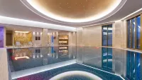 Lotte Hotel Samara - ที่มีสระว่ายน้ำ