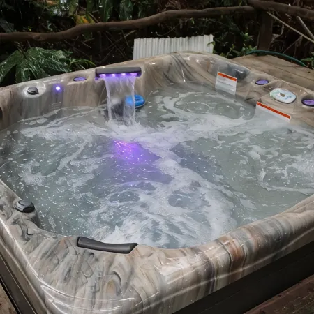 Charming 2-bedroom lodge in beautiful Volcano with Hot Tub